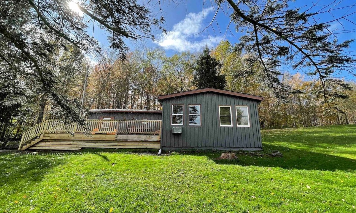 New Kingston Cabin | High-View Catskills Cabin