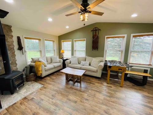 New Kingston House | High-View Catskills Cabin