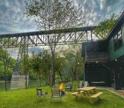 Keene House | Highbridge River Cabin