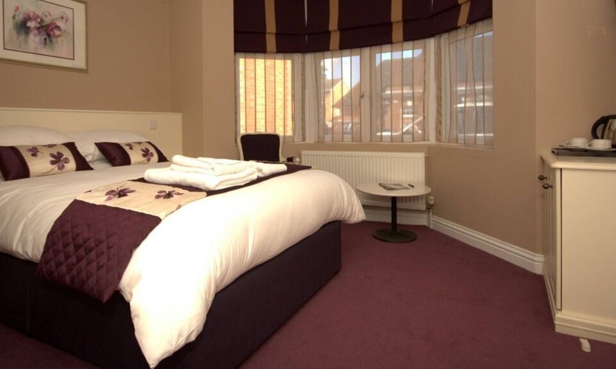 Sunninghill Hotel | Highclere Hotel