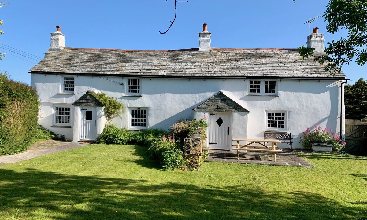 Saint Gennys Cottage | HIGHER HILL HOUSE, pet friendly, with open fire in Crackington Haven