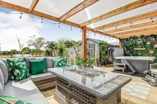 Hoole House | Highest Point in Chester: Hot Tub and Parking