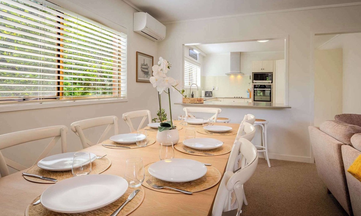 Lynmore House | Highfield on High | Super Stylish with Spa Pool