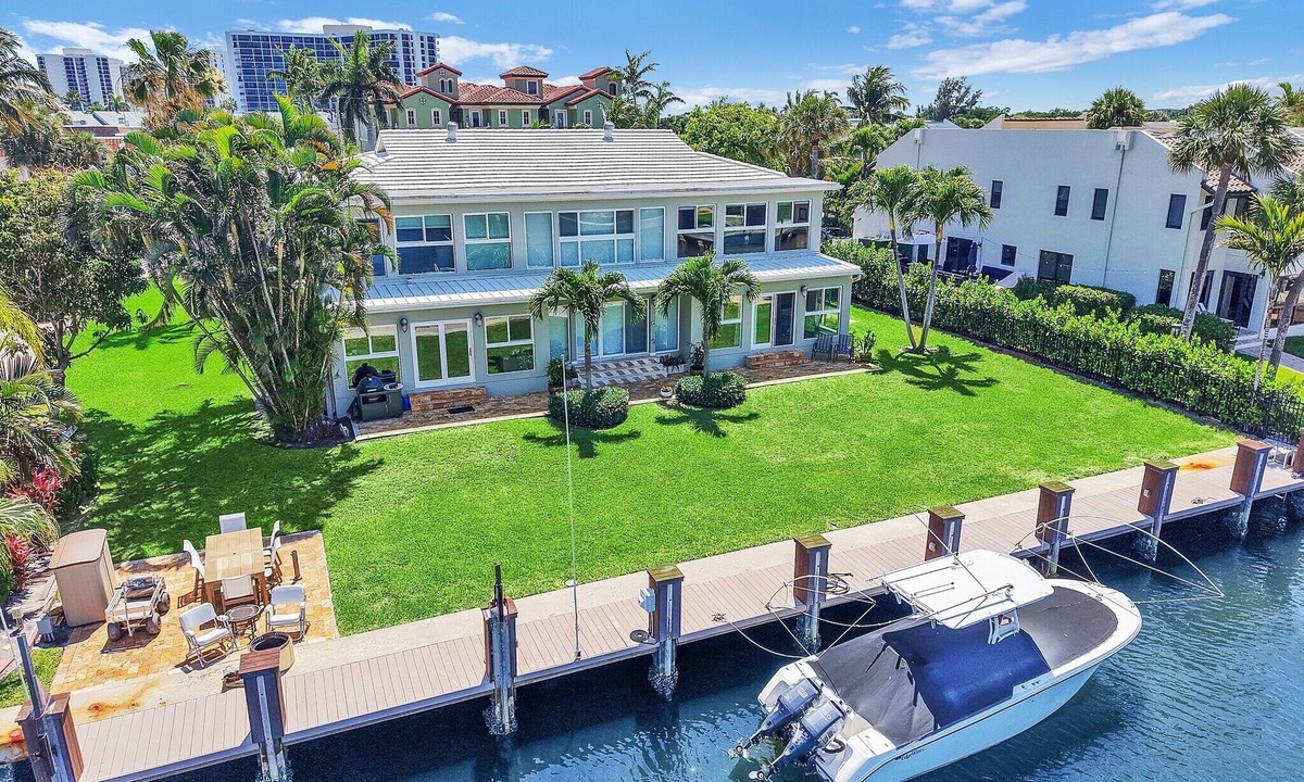Highland Beach Condo | Highland Beach Hideaway with Dock