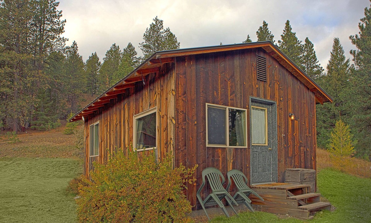 Oroville Cabin | Highlander Cabin at Eden Valley Ranch