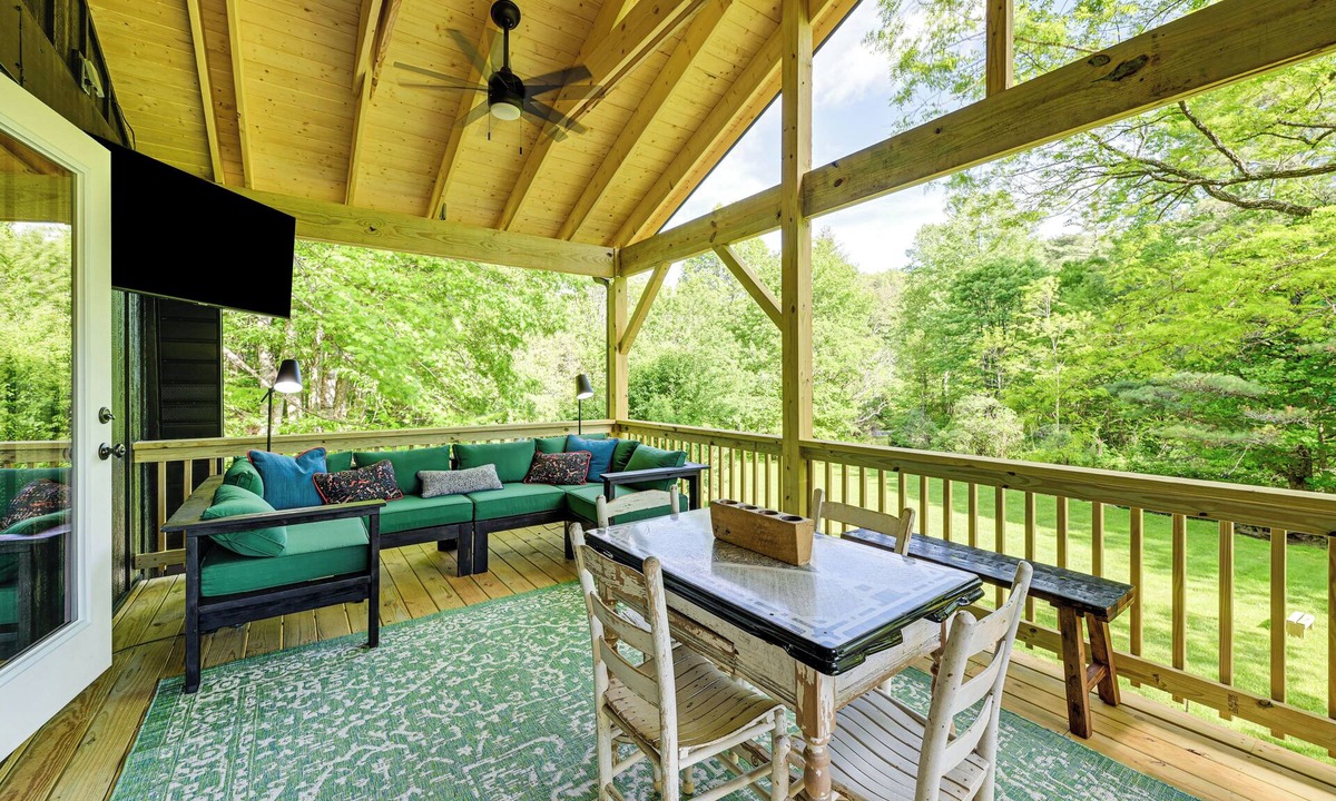 Highlands Cabin | Highlands Cabin| Tubing, Trails & Highlands Charm