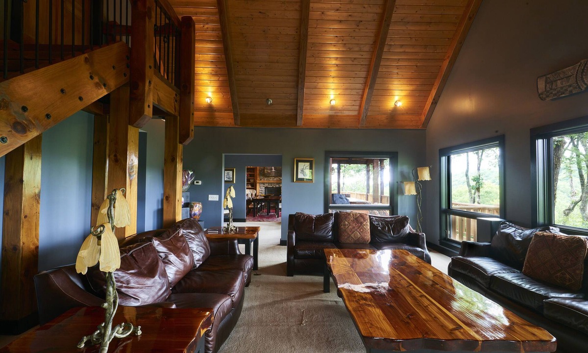 Highlands House | Highlands Hideaway 5 minutes to downtown