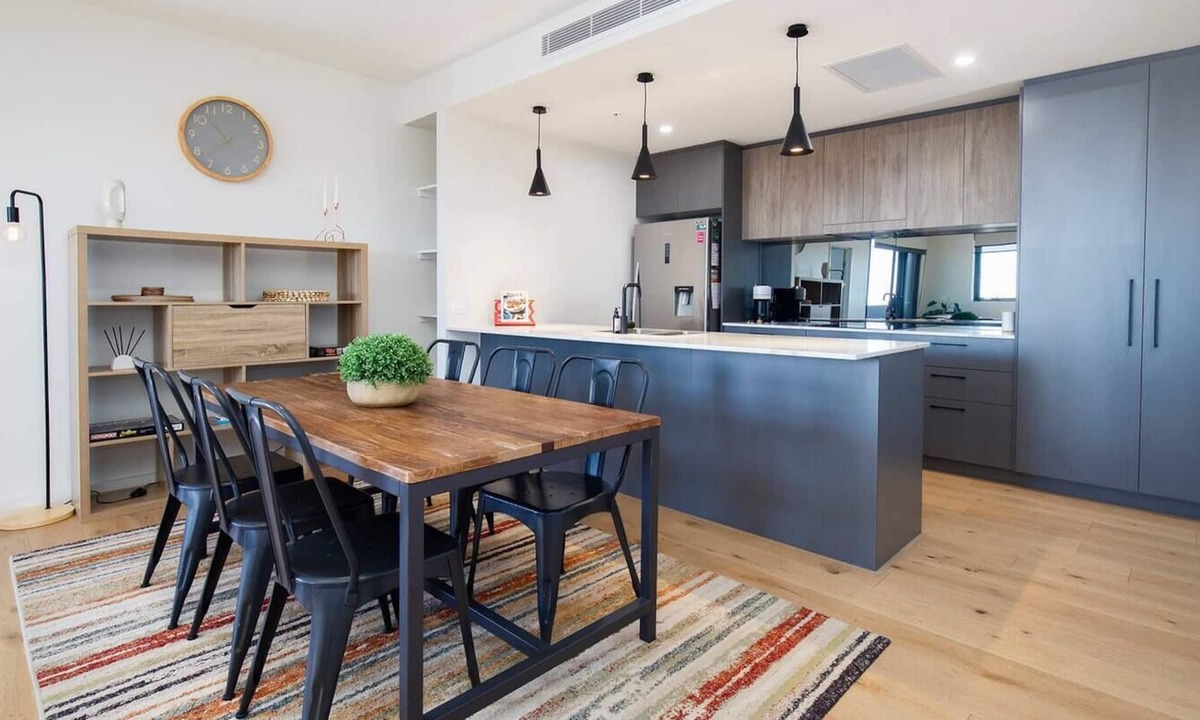 Charlestown Apartment | Highpoint Lookout A Cool Charlestown Square Abode