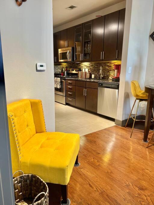 MacGregor Apartment | HighRise/Balcony/Luxury/Condo