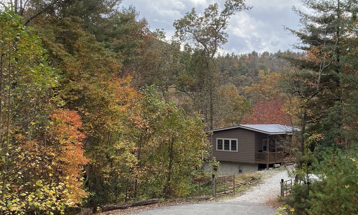 Hendersonville Cabin | HIGHROAD Cabin Close to DuPont State Forest