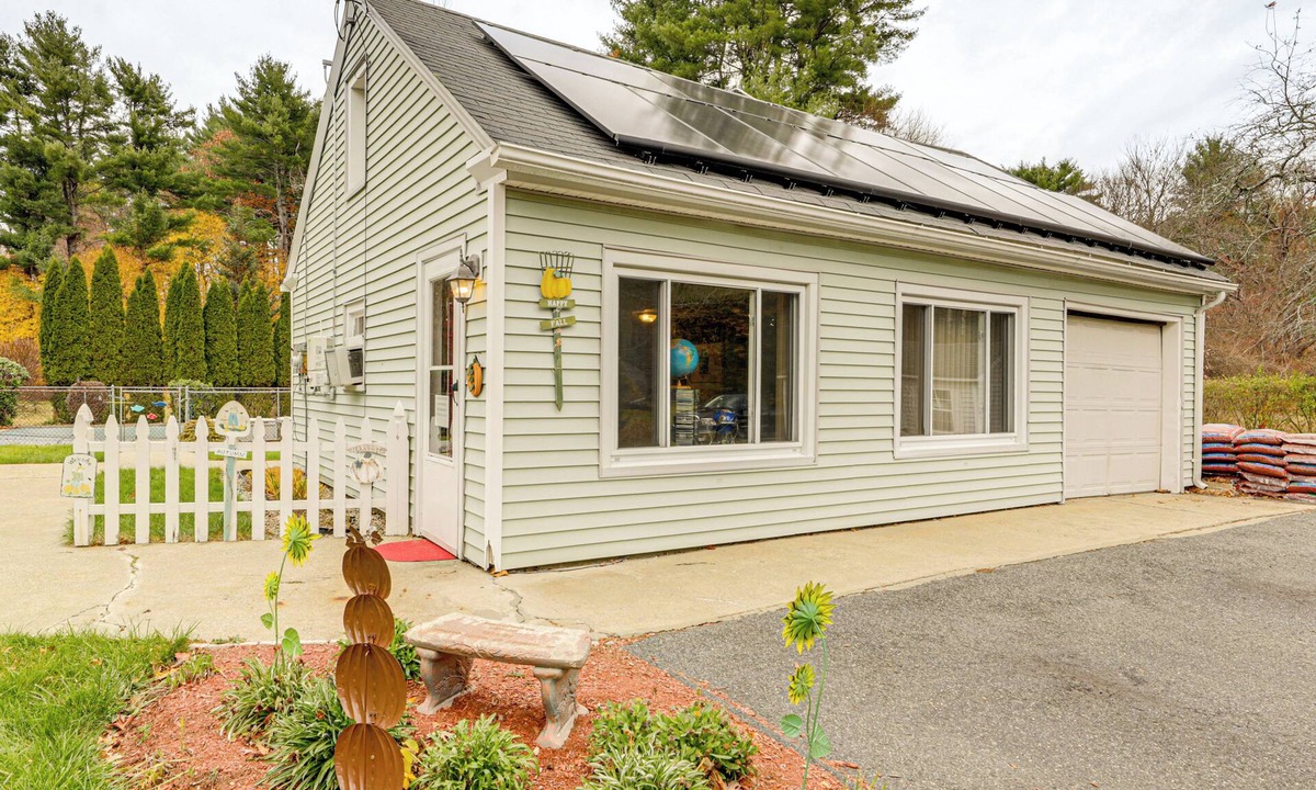 Thorndike Apartment | Hike & Explore Western Mass: Peaceful Studio