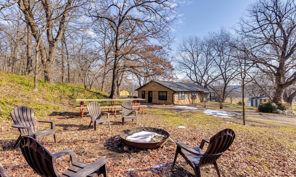 Sulphur Cabin | Hike, Fish & Explore: Family Cabin in Sulphur!