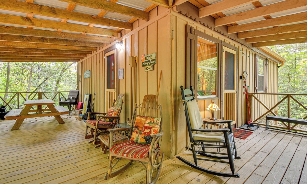 Sautee Nacoochee Cottage | Hike & Fish: Wooded Cabin Near Downtown Helen