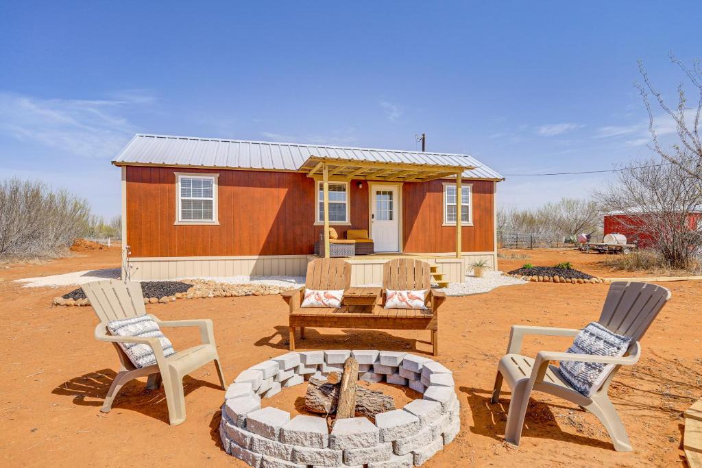 Cotulla Apartment | Hike, Hunt & Fish: Pet-Friendly Studio in Dilley!