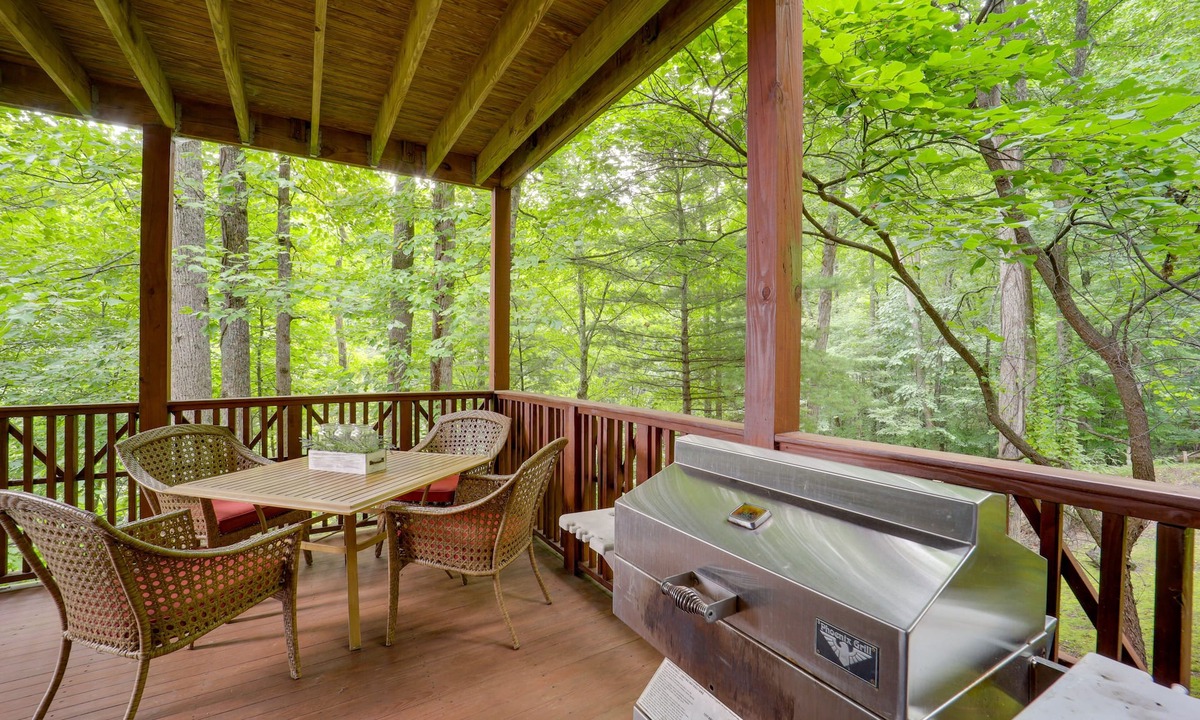 Mountain Air Condo | Hike On-Site at 'Mountainview Manor' in Beech Mtn!