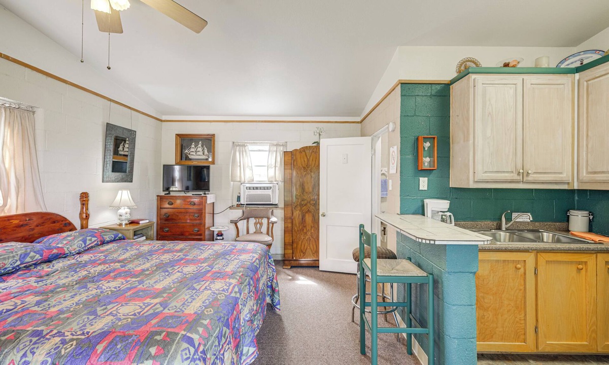Whitney Apartment | Hike On-Site: Lake Whitney Studio Hideaway
