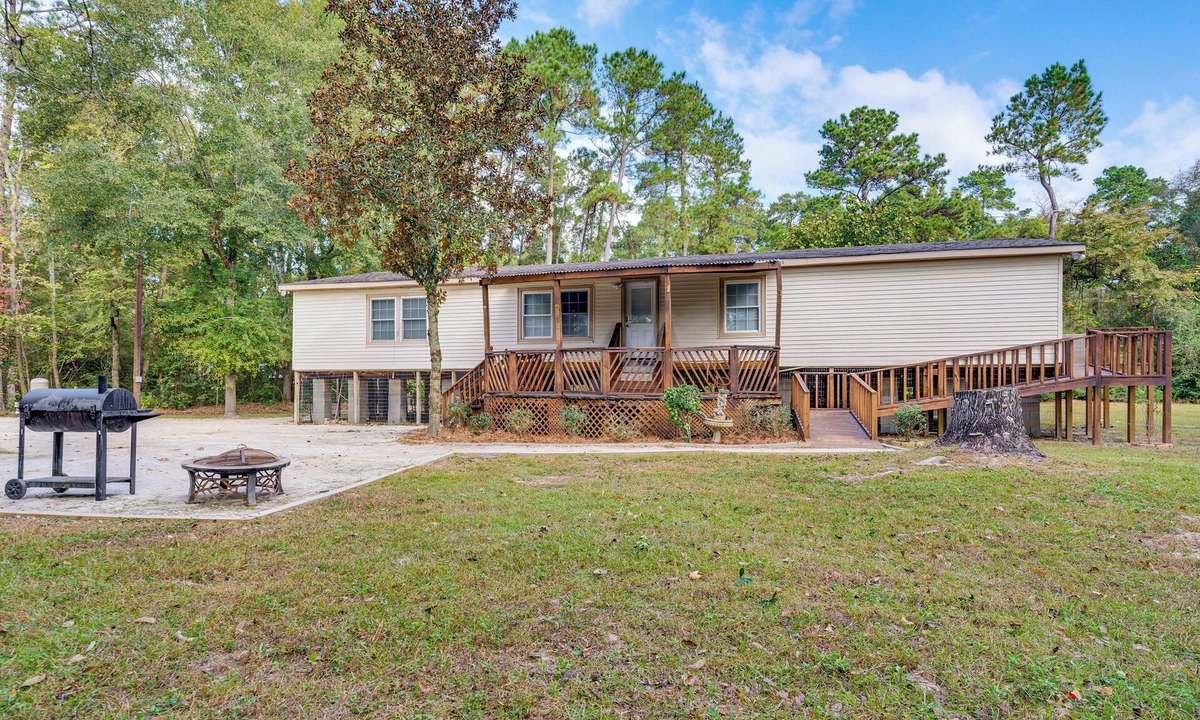 Magnolia House | Hike & Relax: Tranquil Wooded Escape in Hockley