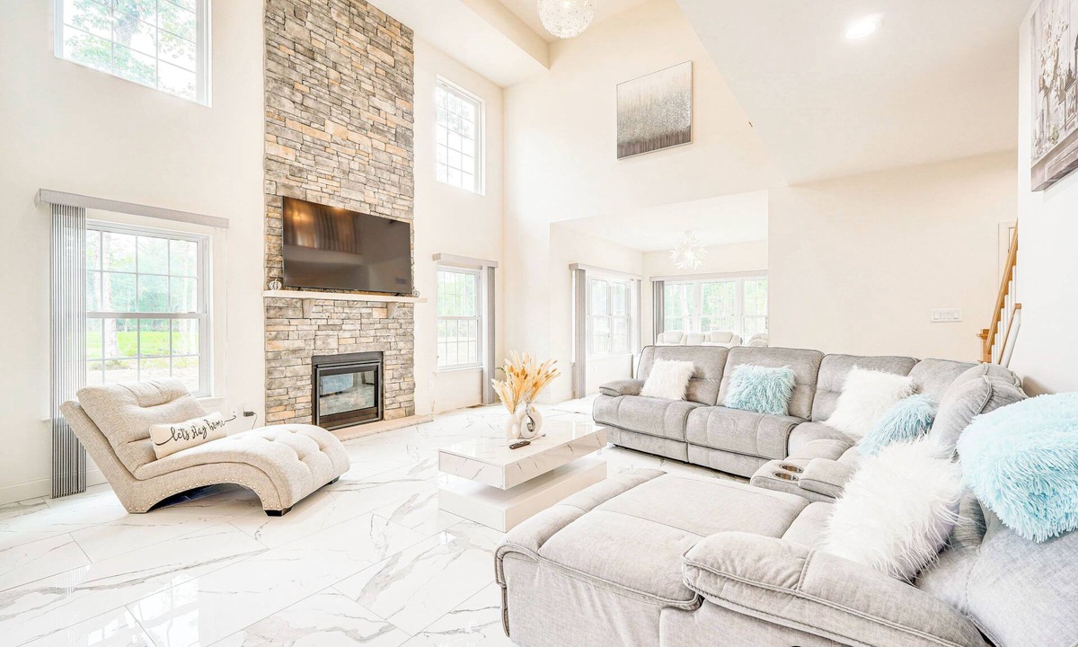 Jonas House | Hike, Sip & Ski: Spacious Poconos Home