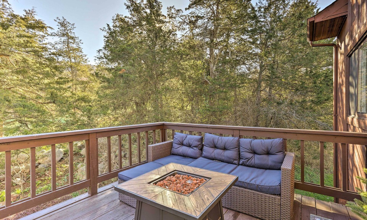 Vernon Condo | Hike, Ski & Golf: Mtn-View Codo in Vernon Township