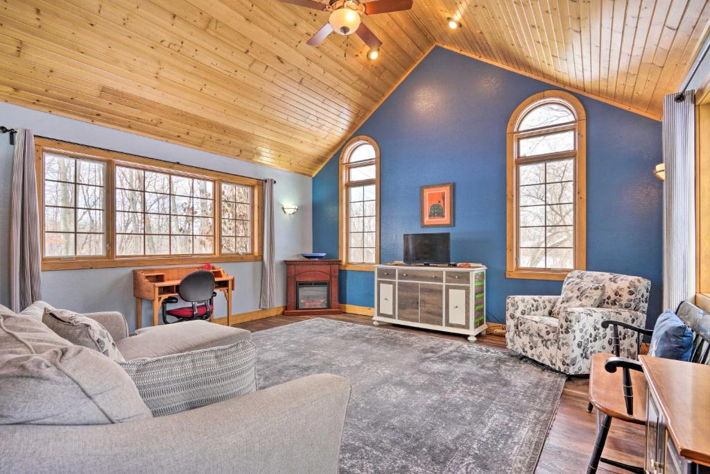 Ellsworth Apartment | Hiking Nearby! Secluded Ellsworth Apartment