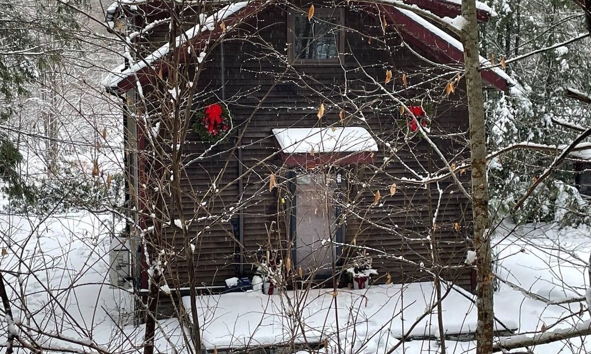 Chichester Cabin | Hiking. Skiing. Chill by the Fire