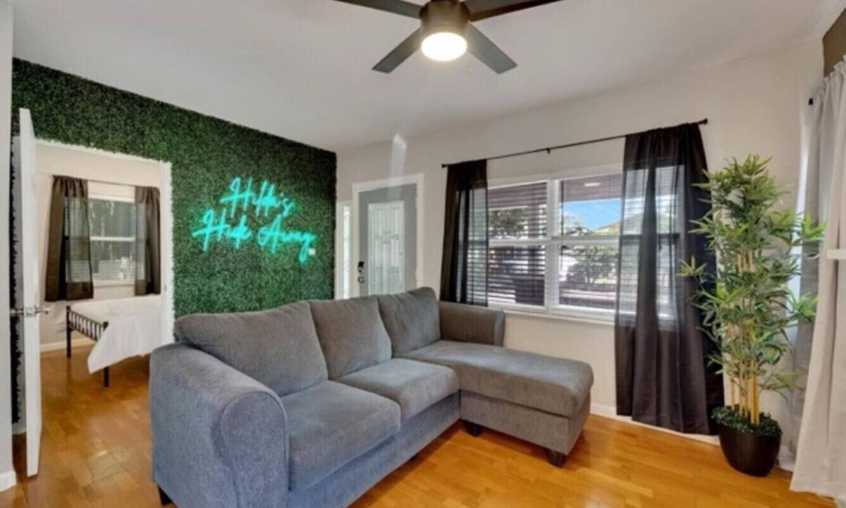 South Seminole Heights House | Hilda`s Hideaway