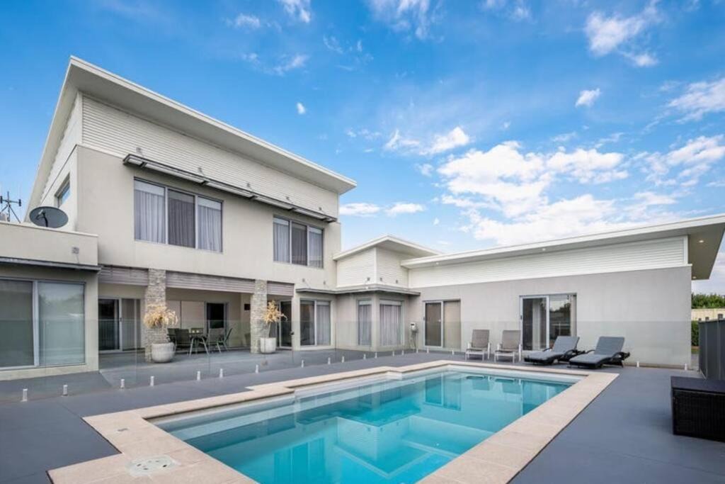 Shepparton North House | Hildeton Pool House