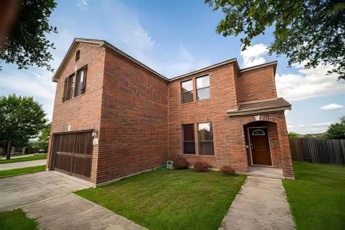 Cedar Park House | Hill Country Beauty in Red Beautiful Large Home! Very Spacious!