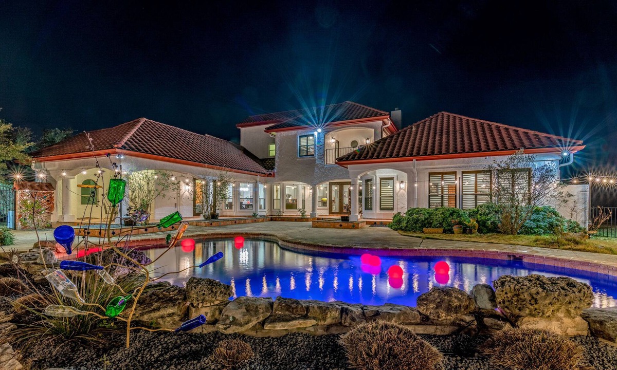 Austin House | Hill Country Mansion l Pool | Spa