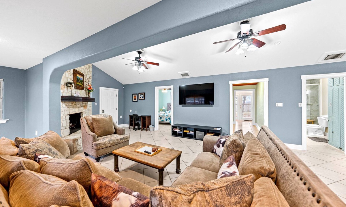 Boerne House | Hill Country Sunrise Staycation