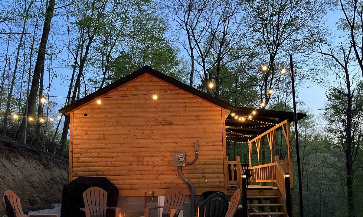 Campton Apartment | Hill Haven // Modern + Secluded Tiny Cabin! // NEW