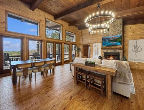 Mineral Bluff House | Hill Top Nest