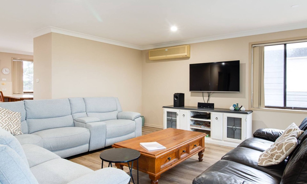 Sussex Inlet House | Hill Top Water and Bush Views