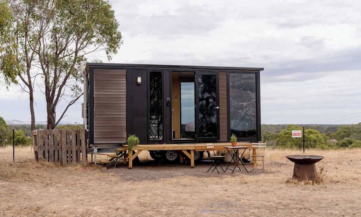 Balmattum House | Hill View at Euroa by Tiny Away