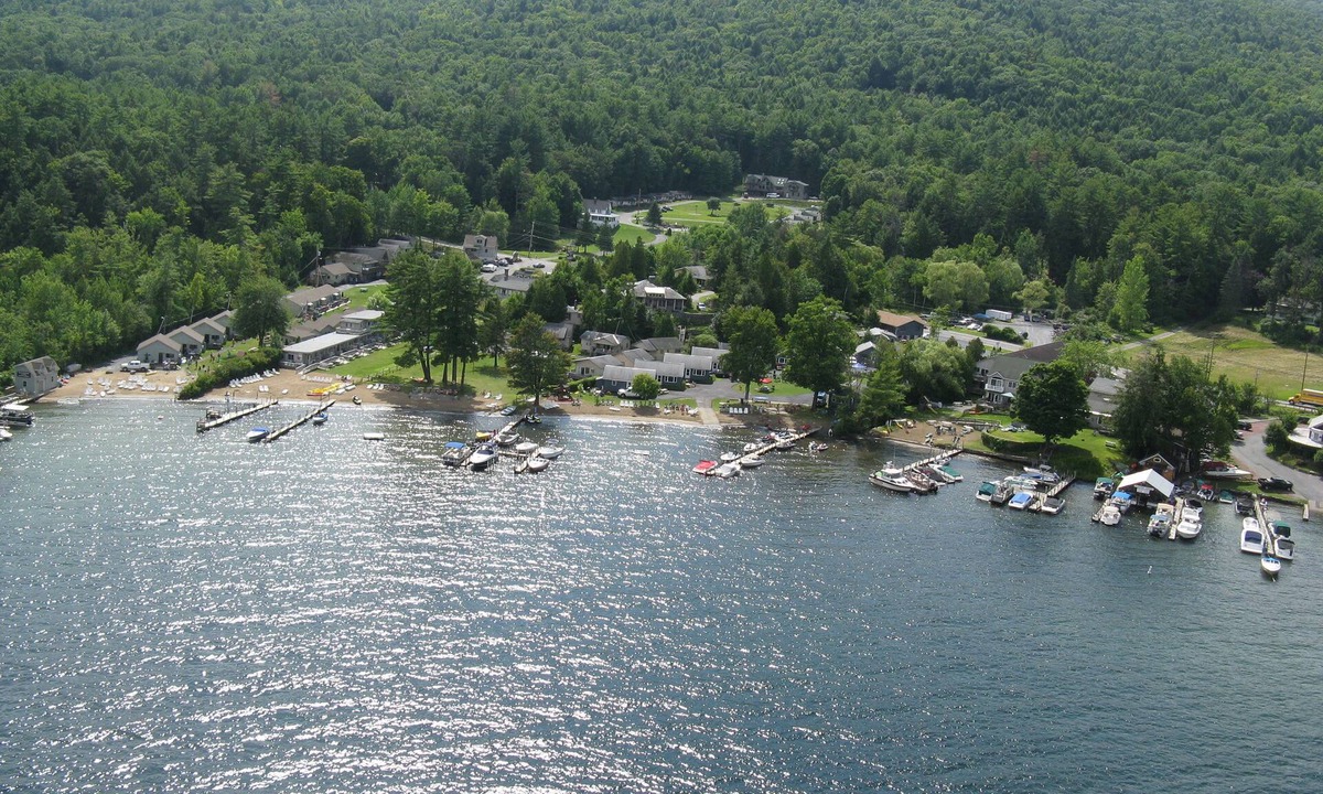 Lake George Hotel | Hill View Motel and Cottages