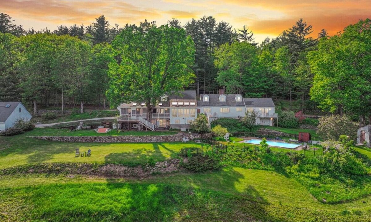 East Madison House | Hillcrest | 100+ Acres, Pool, Views & Sleeps 22