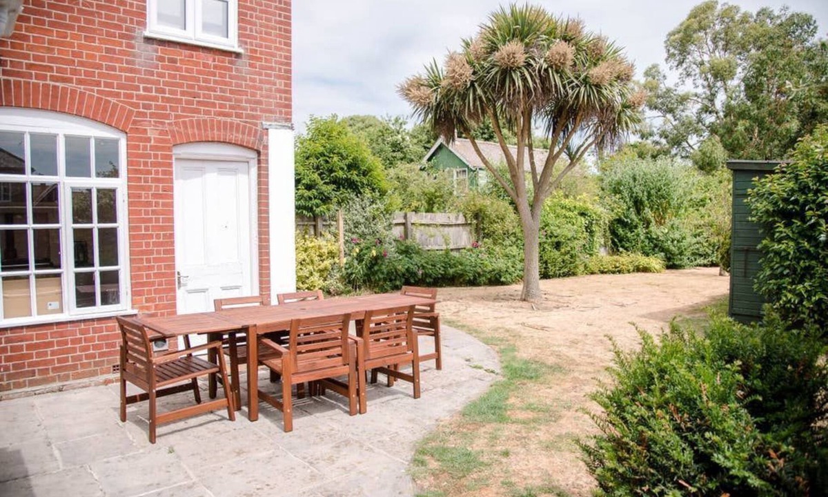 Aldeburgh House | Hillcrest- Aldeburgh