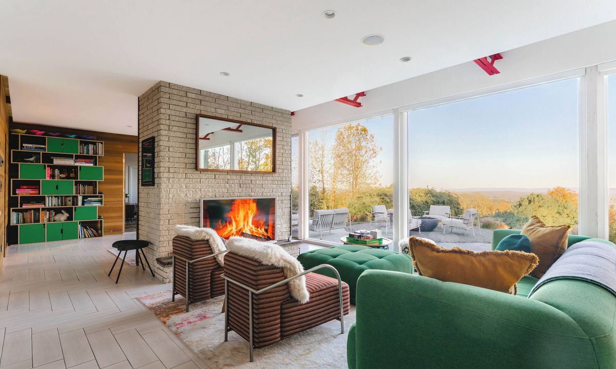 Middle Hope House | Hillcrest Glasshouse - a minimalist modern retreat
