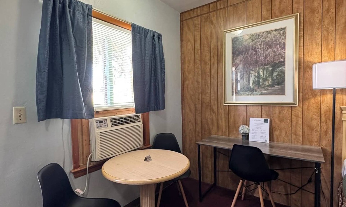 Norton Hotel | Hillcrest Motel