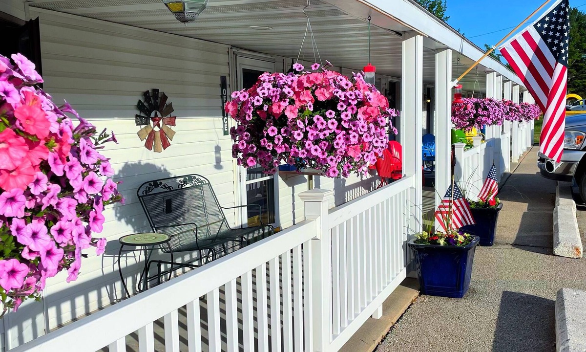 Rapid River Hotel | Hillcrest Motel