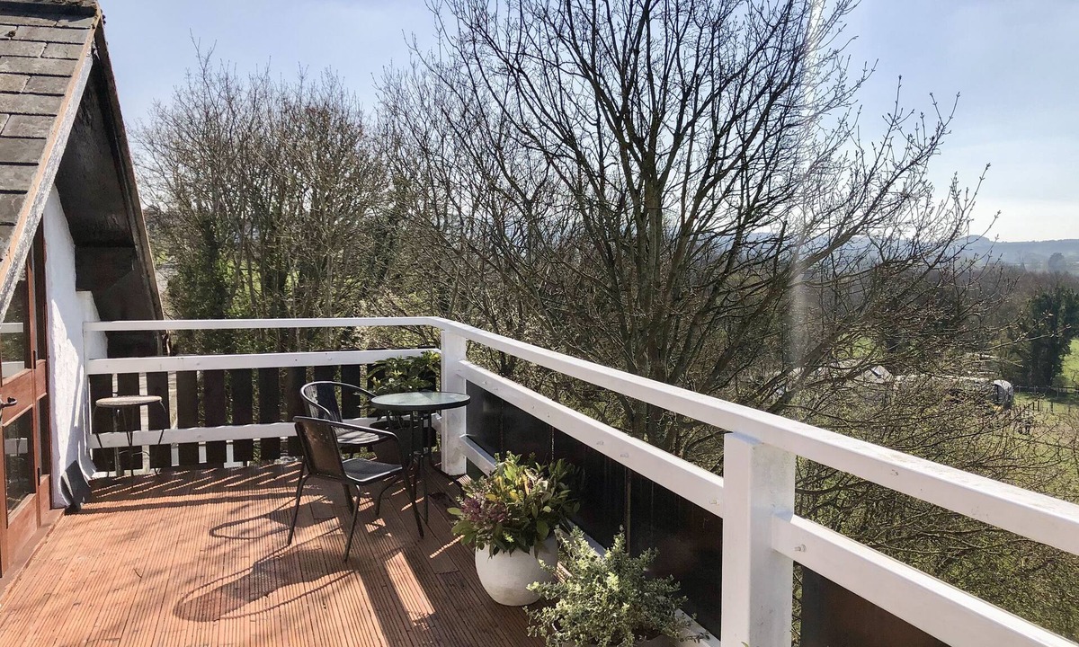 Llanfair-Dyffryn-Clwyd Cottage | HILLFORT in Graigfechan