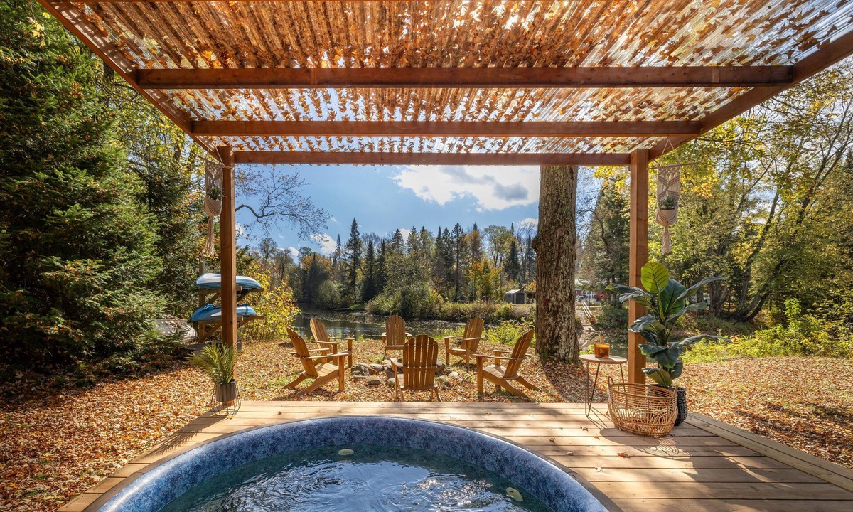 Irondale Cottage | Hills Haven Luxury Cottage - Minden Hills Escape for the Nature Enthusiast