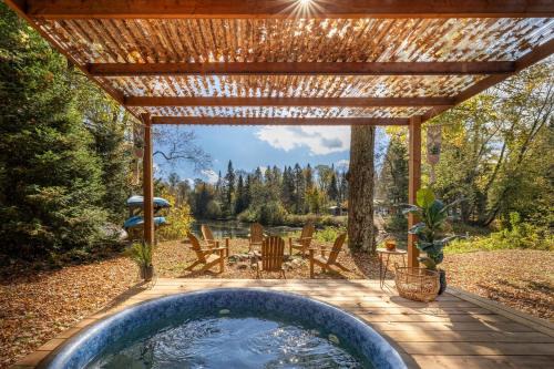 Minden Hills House | Hills Haven - Luxury Riverfront Cottage