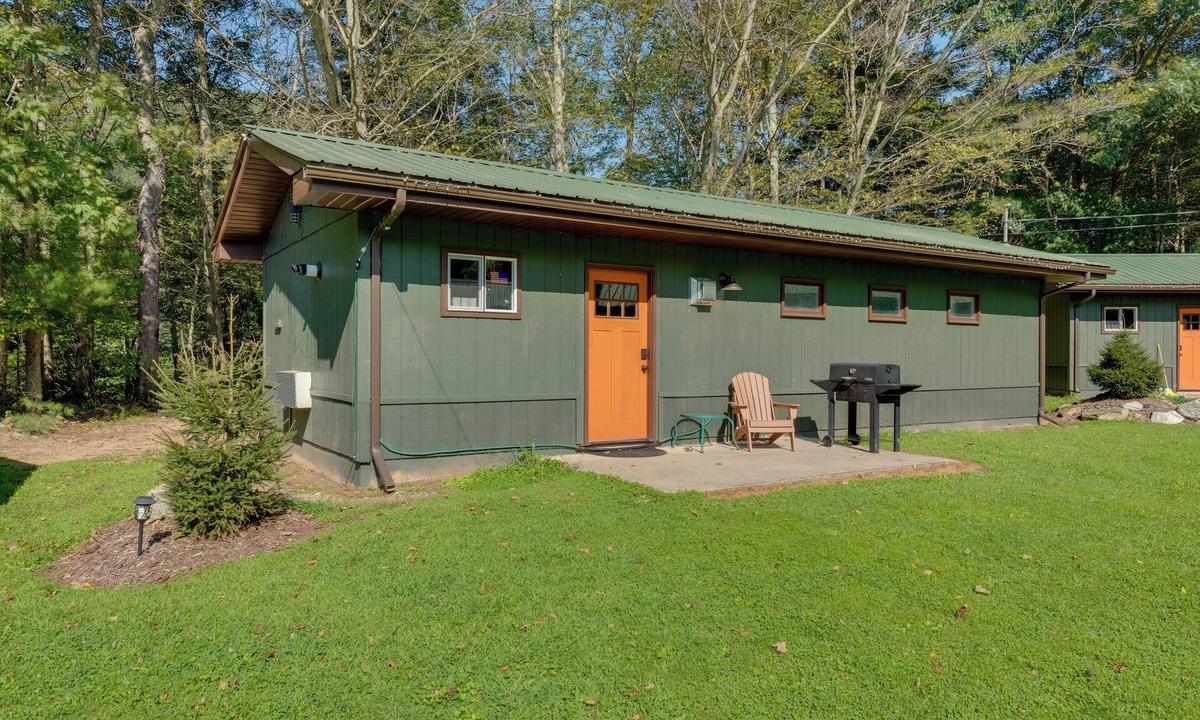 Hillsgrove Cabin | Hillsgrove Deluxe Cabin E: Close to Hiking