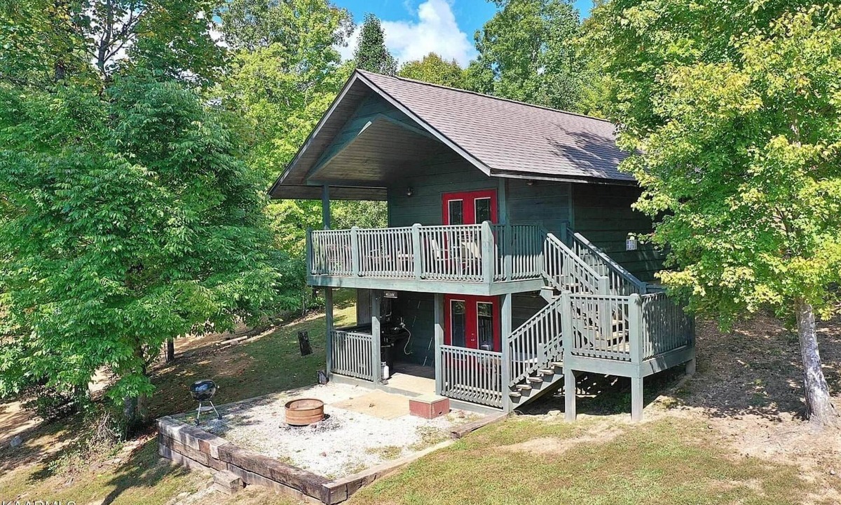 Helenwood House | Hillside Cabin at Gap Creek Cabins