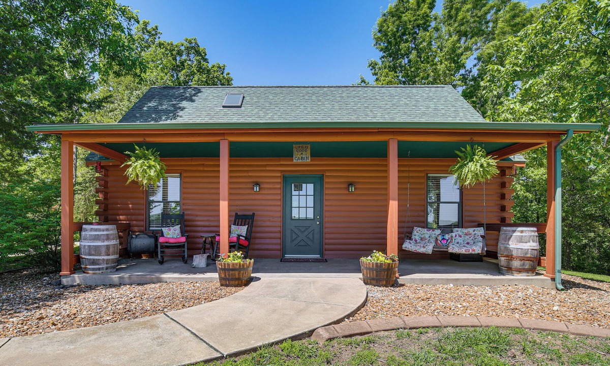 Defiance Cabin | Hillside Cabin on 43 Acres w/Private Lake & View!