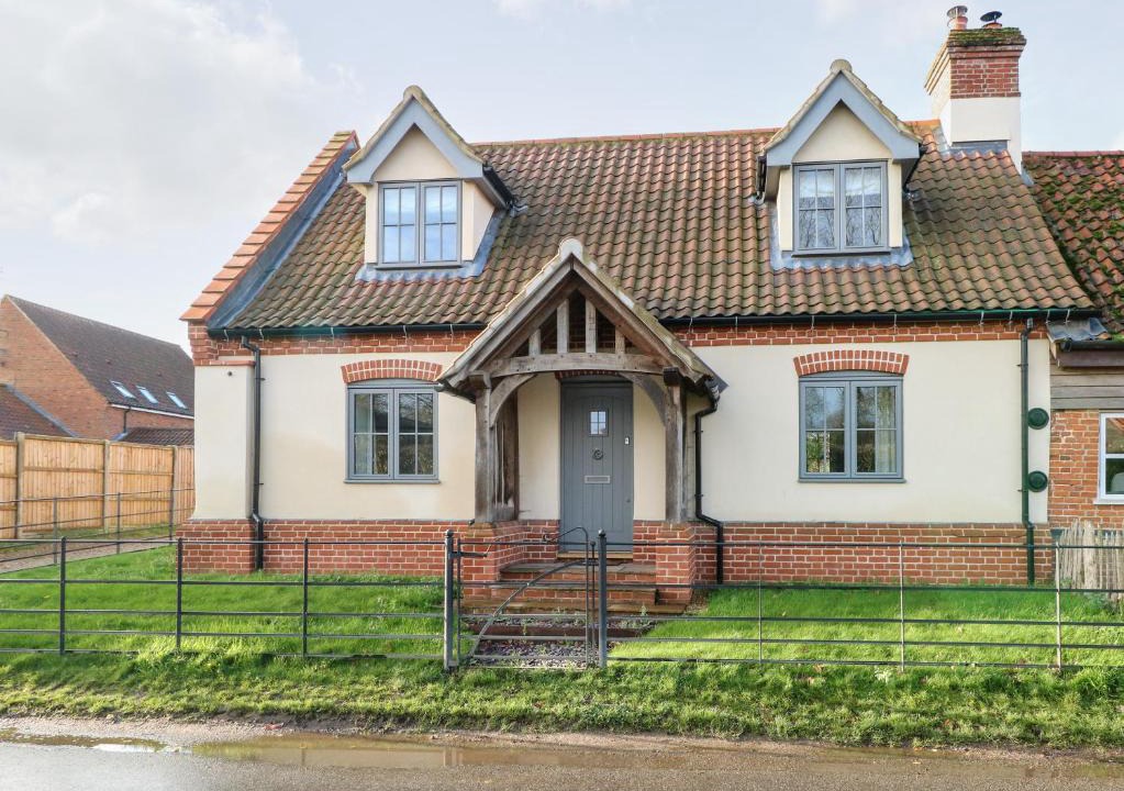 Beeston House | Hillside Cottage