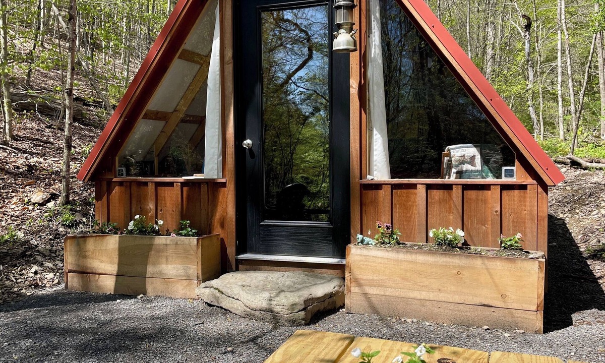 Cherry Valley Cabin | Hillside: Cozy offgrid cabin near Cooperstown, NY