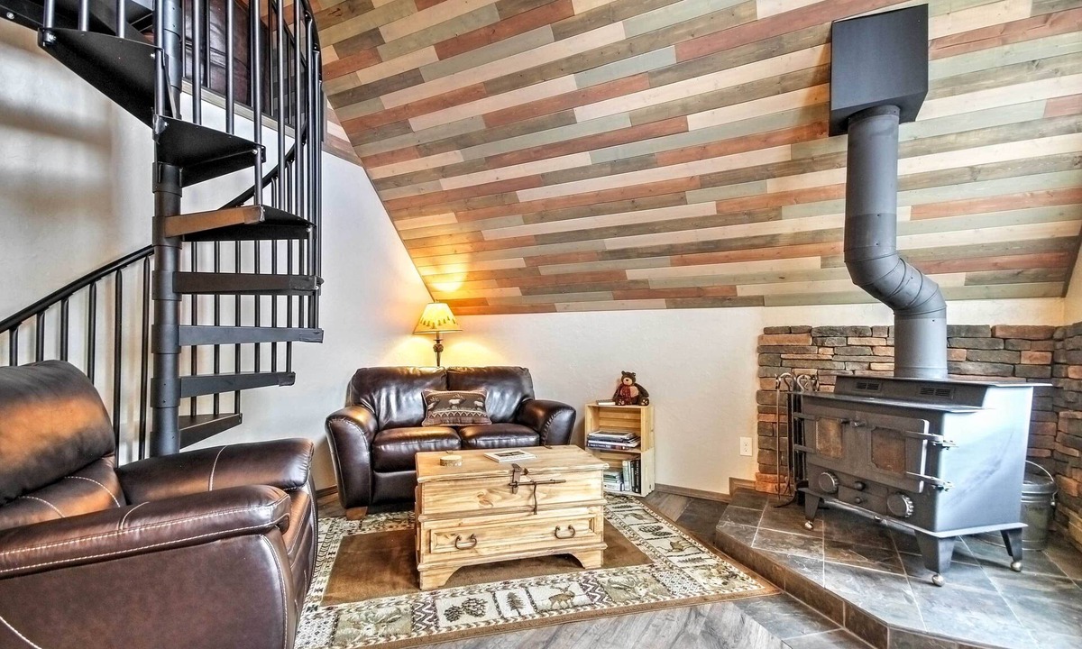 Cripple Creek Cabin | Hillside Cripple Creek Cabin w/Hot Tub, Mtn Views