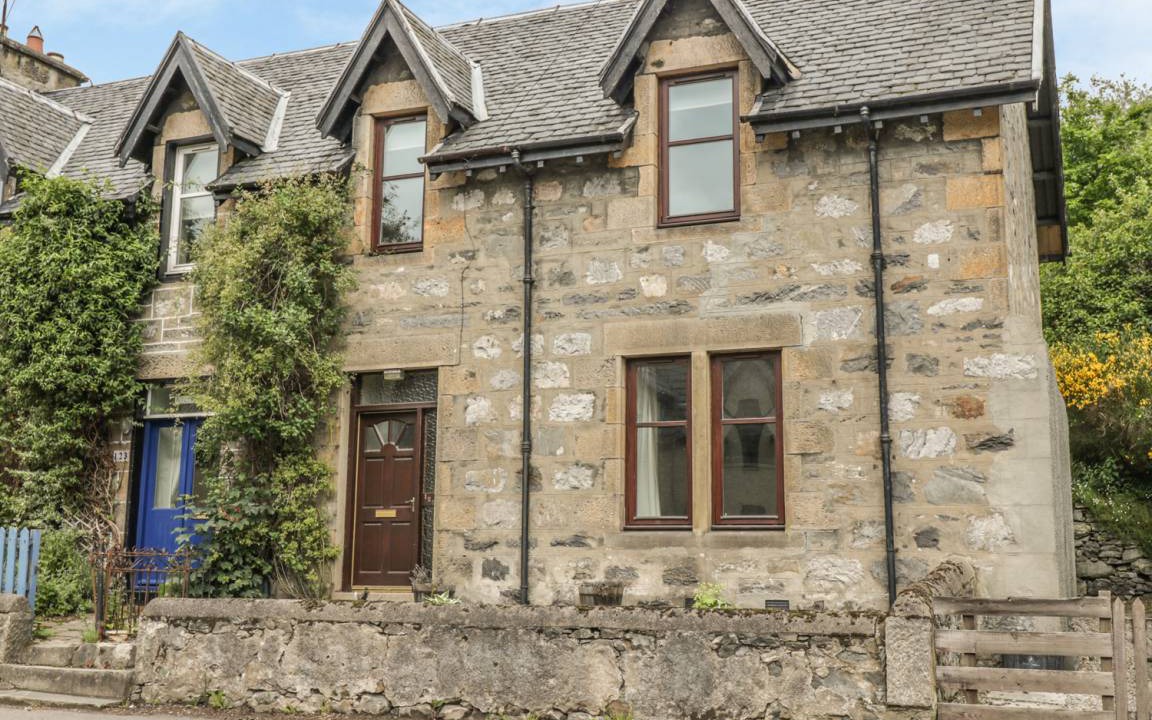 Kingussie Cottage | Hillside East